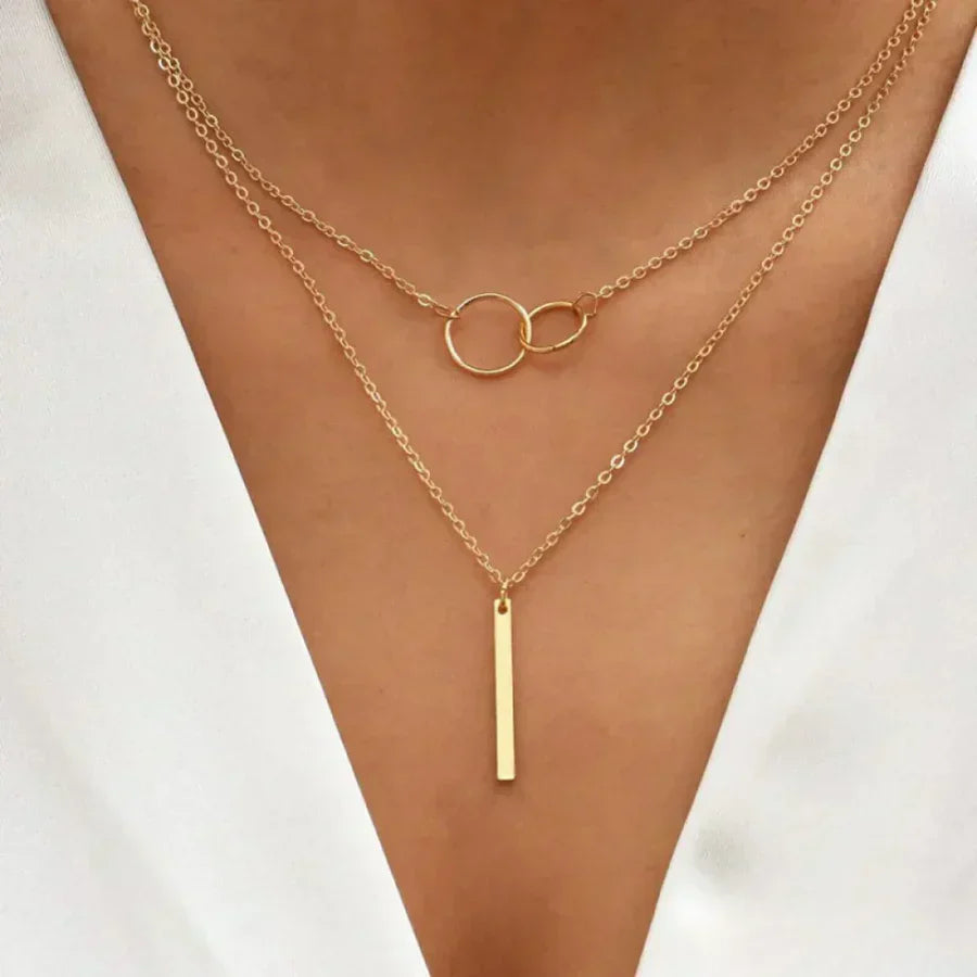 Collar con Colgante de Doble Círculo en Oro Vintage