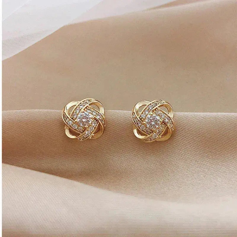 Pendientes en Forma de Cruz con Flor Espiral