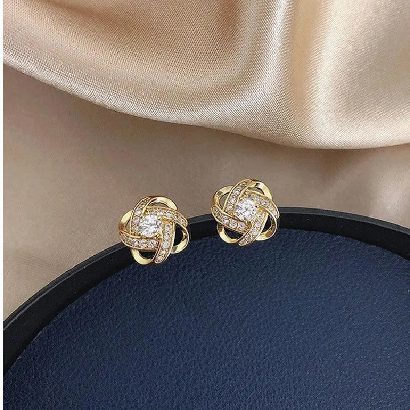 Pendientes en Forma de Cruz con Flor Espiral