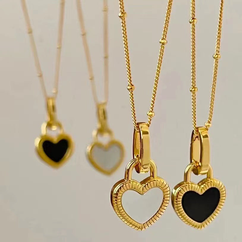 Collar con Colgante de Corazón en Negro y Blanco en Oro