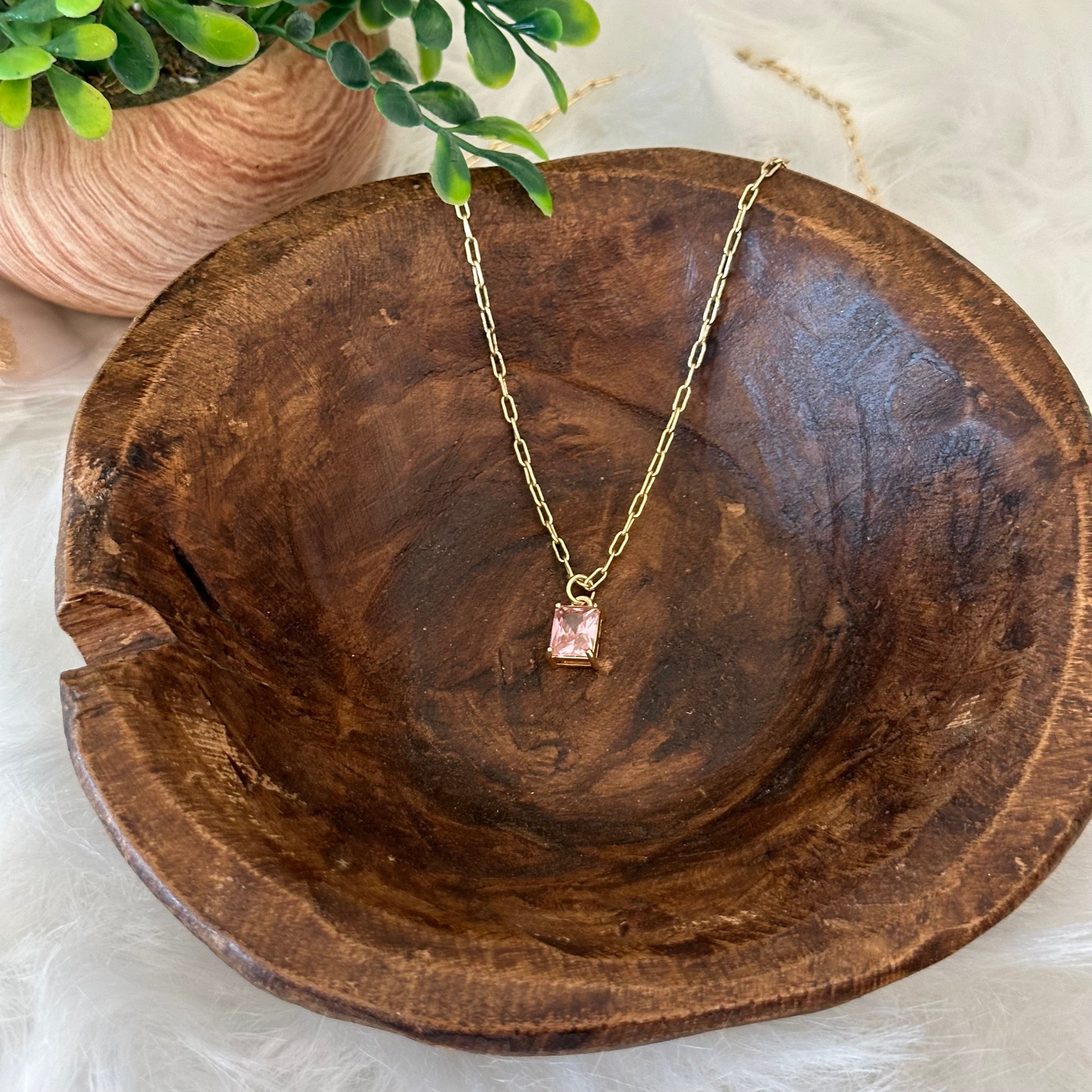 Collar con Colgante de Corte Esmeralda