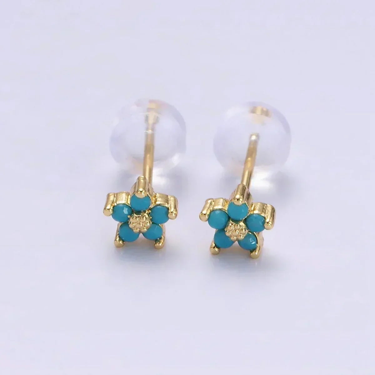 Pendientes de Uña con Flor Delicada
