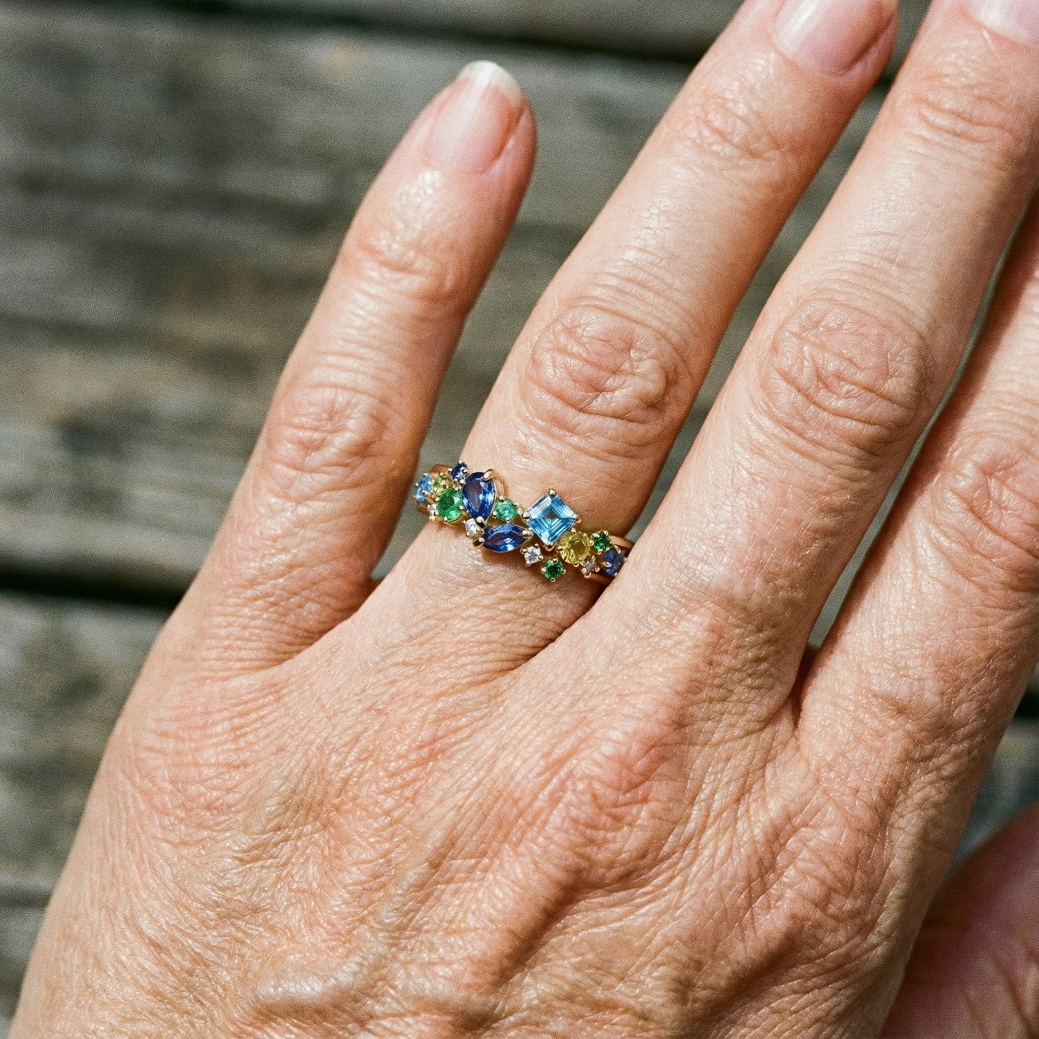 Anillo Vintage Multicolor con Piedras Preciosas y Oro