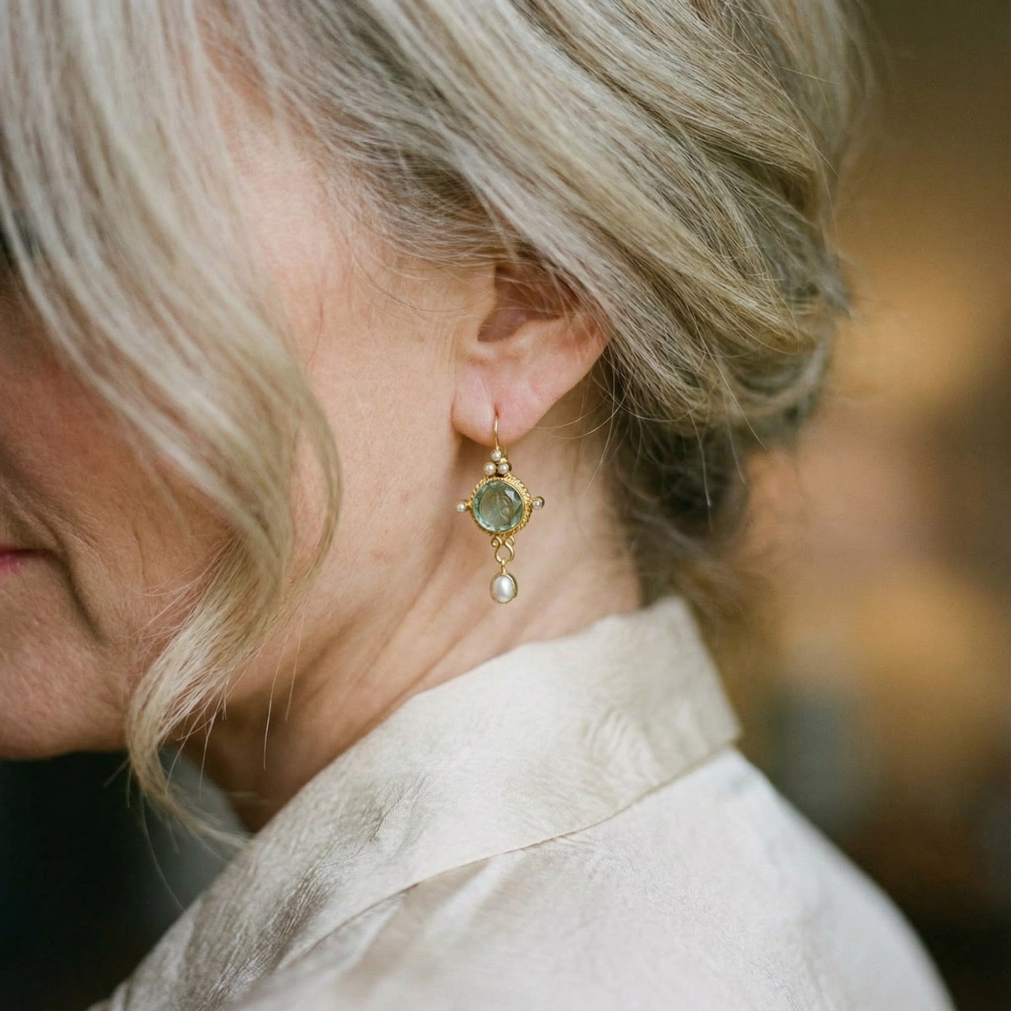 Pendientes Vintage en Vidrio Azul y Perlas