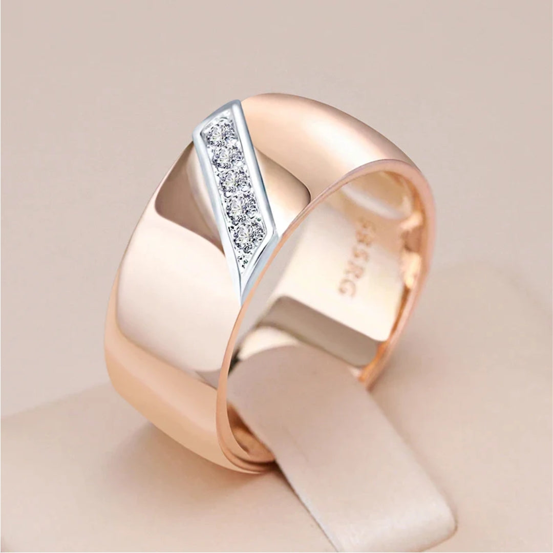 Anillo Elegante Grueso de Oro con Zirconias