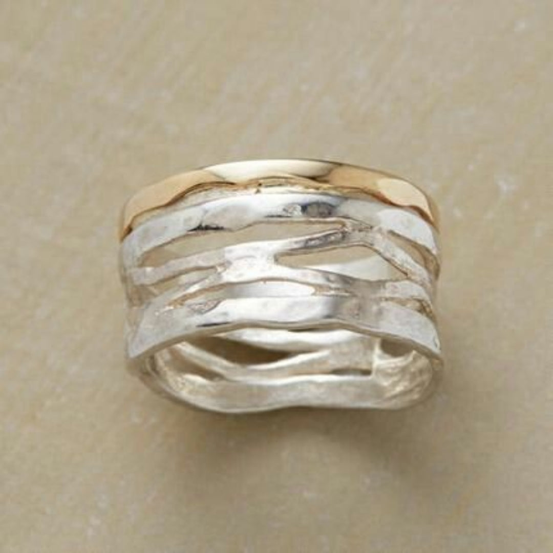Anillo Vintage Hueco en Oro y Plata