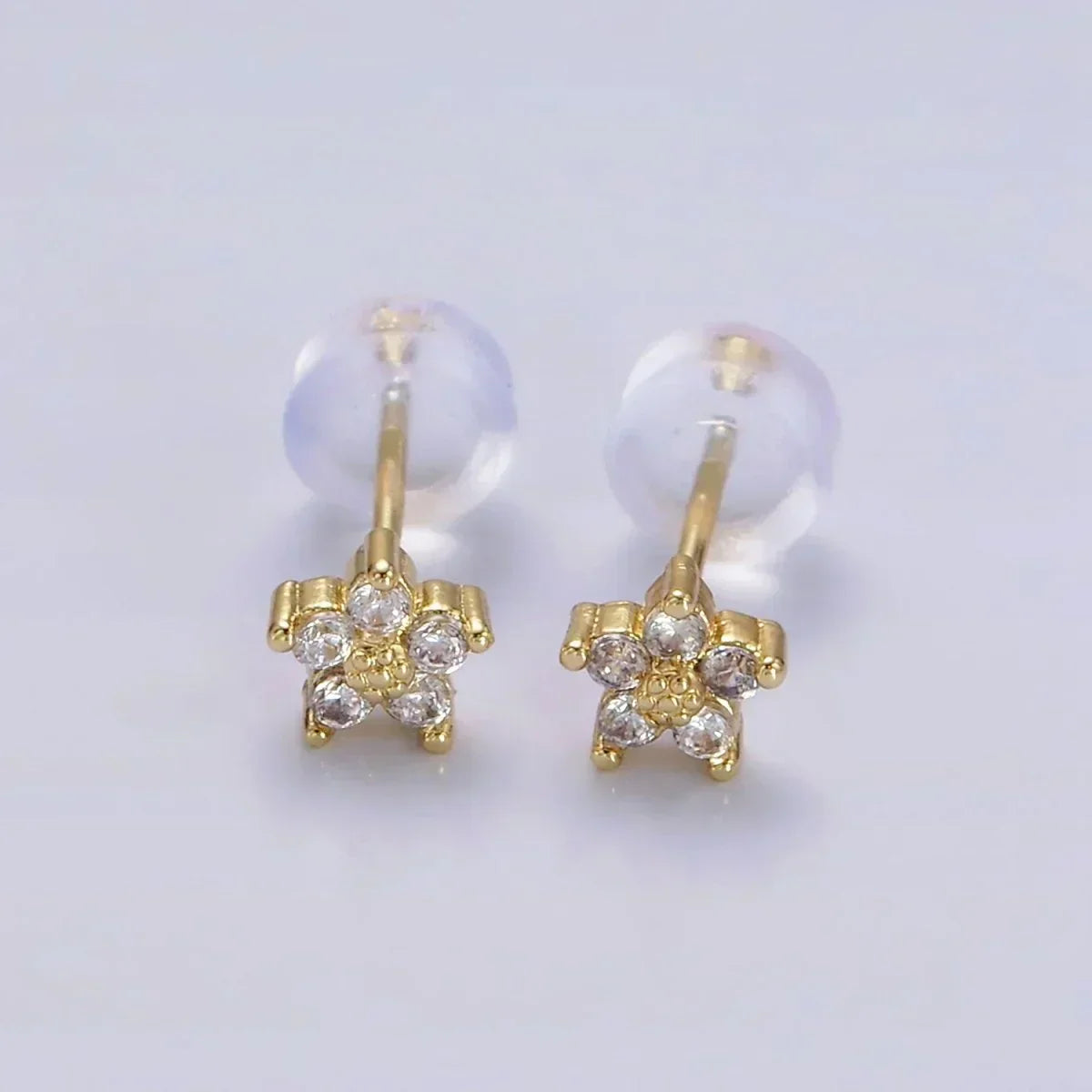 Pendientes de Uña con Flor Delicada
