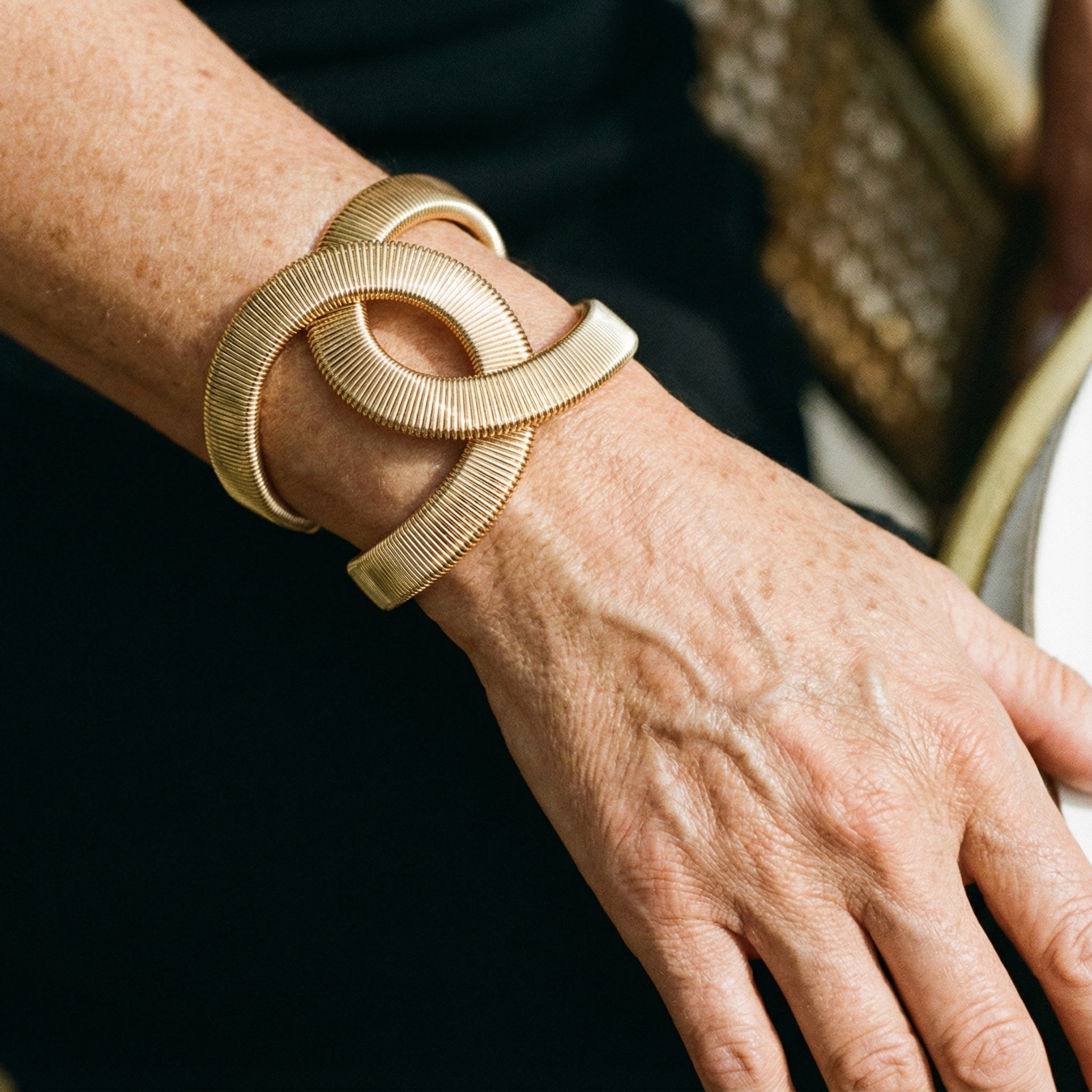 Pulsera Doble de Oro Elegante