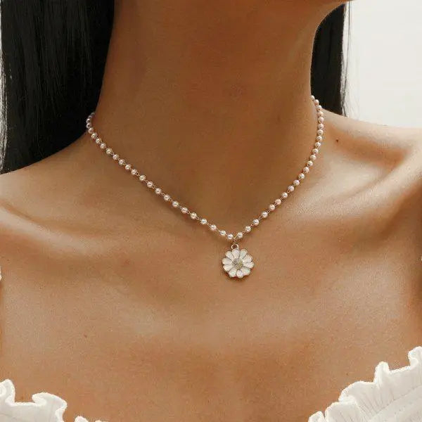 Daisy con Colgante de Perla
