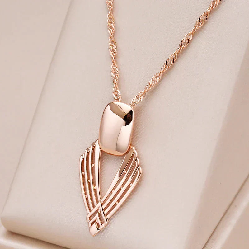 Collar Elegante de Oro Oscuro