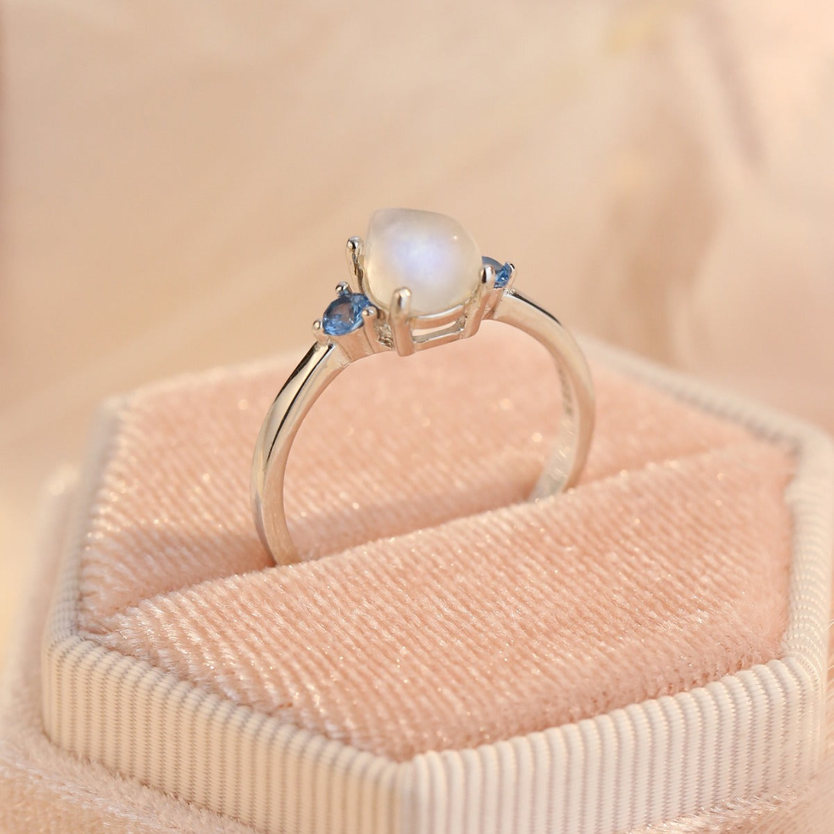 Anillo Louisa con Piedra Luna