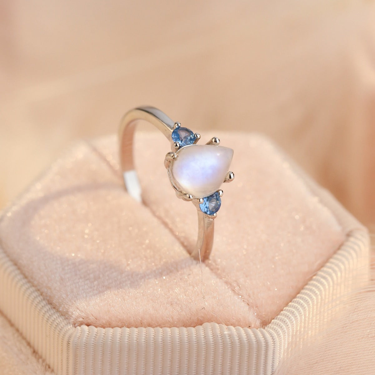 Anillo Louisa con Piedra Luna