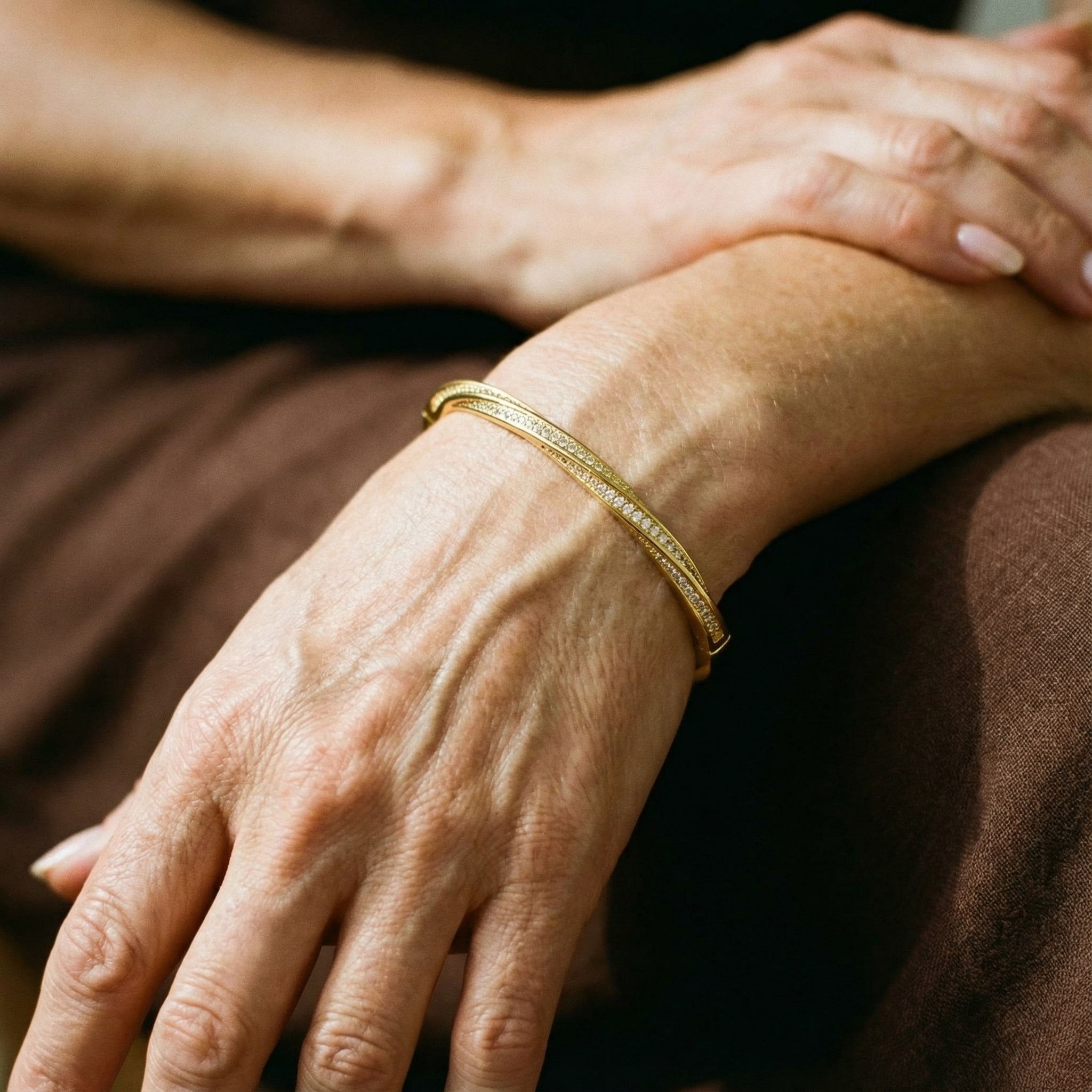 Elegante pulsera de cristal con dos filas en oro