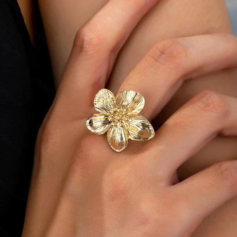 Anillo de Flor Dorada