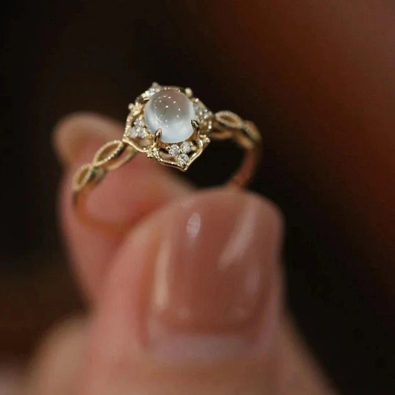 Anillo Mathilda con Piedra Luna
