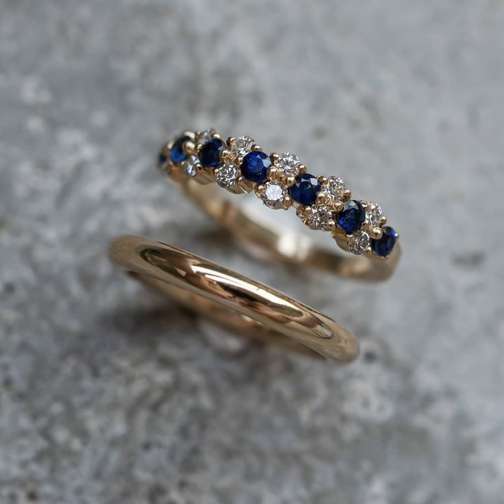 Anillo elegante con zirconia azul vintage