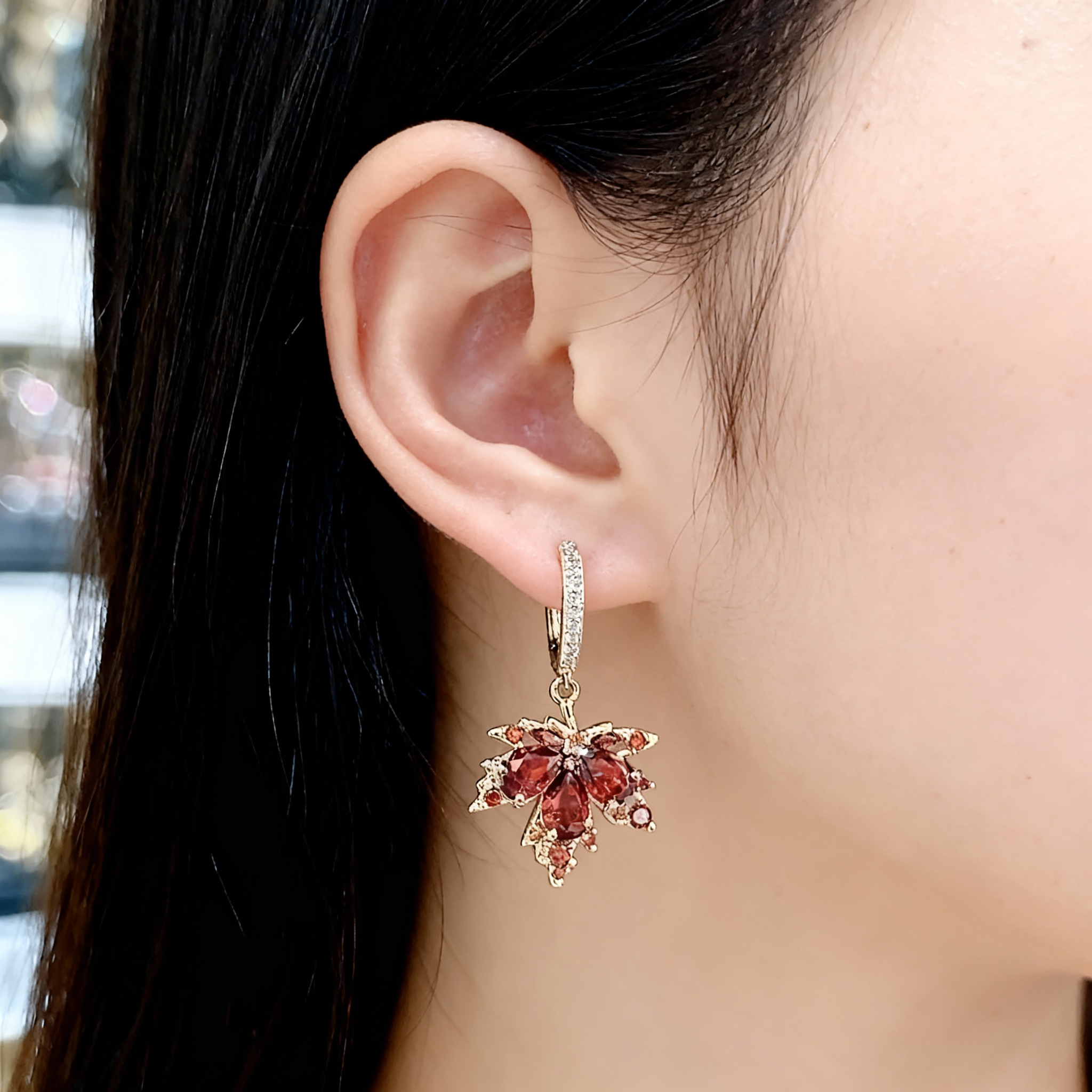 Pendientes de Hoja Dorada con Zirconia