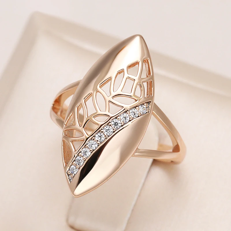 Anillo Elegante Brillante con Doble Punta en Oro