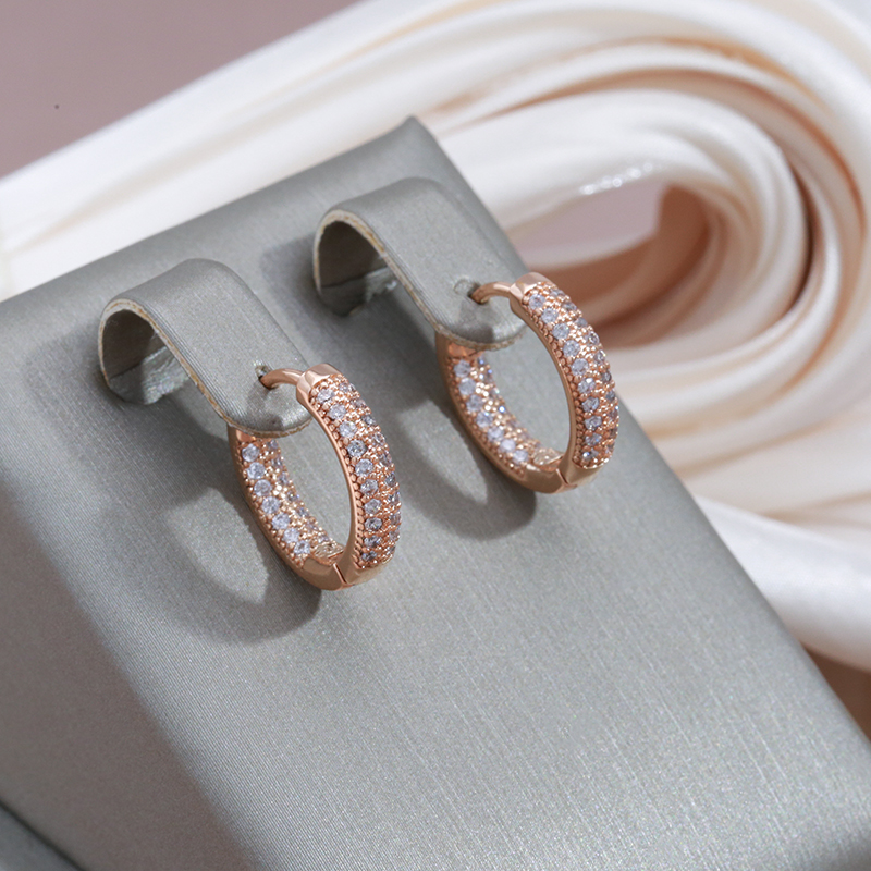 Pendientes Elegantes y Brillantes en Oro y Circonita