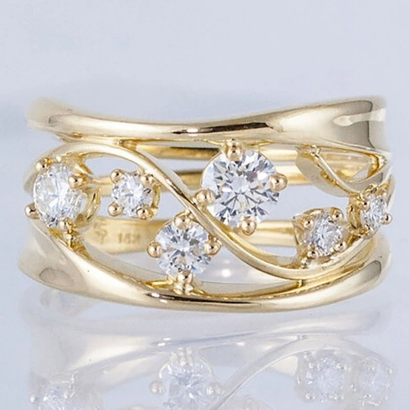 Anillo Elegante Bañado en Oro con Zirconias