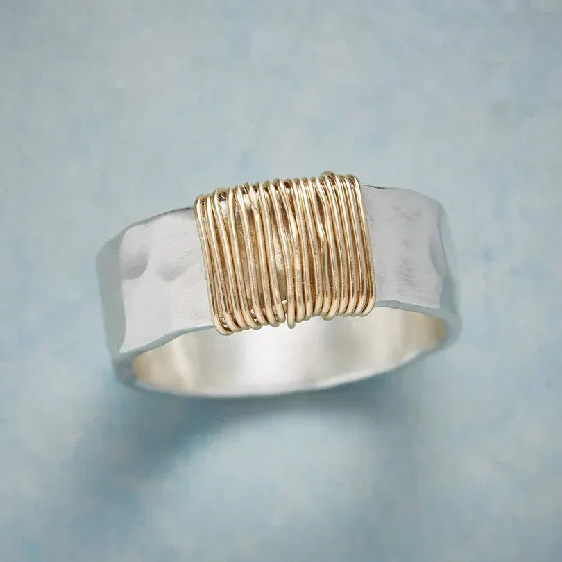 Anillo Boho con Hilos Dorados