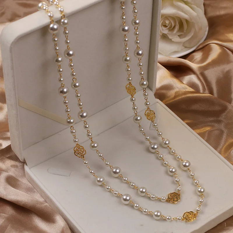 Collar Elegante de Oro con Perla
