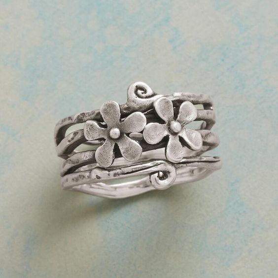 Anillo Vintage de Flores en Plata