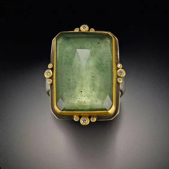 Anillo vintage en vidrio verde y oro