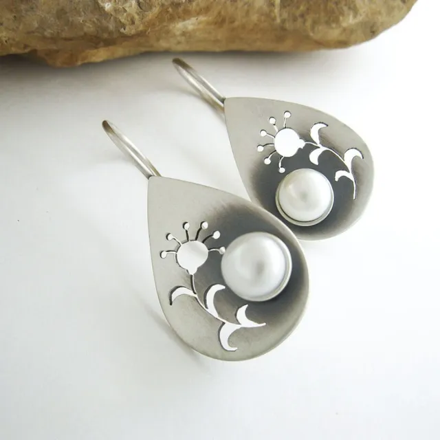 Pendientes Colgantes Vintage con Flor y Perla