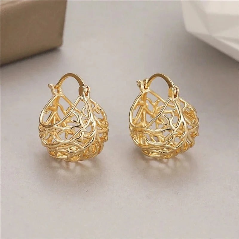 Pendientes de oro vintage en forma de lágrima hueca