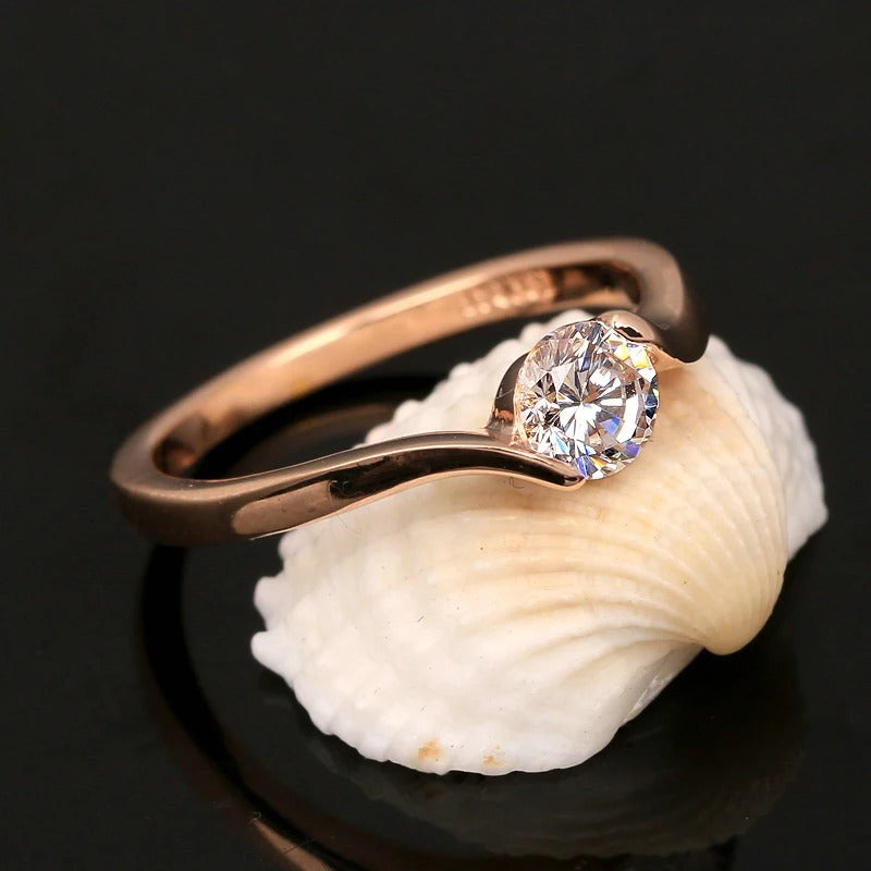 Anillo vintage de oro rosa con diamantes solitarios y redondos