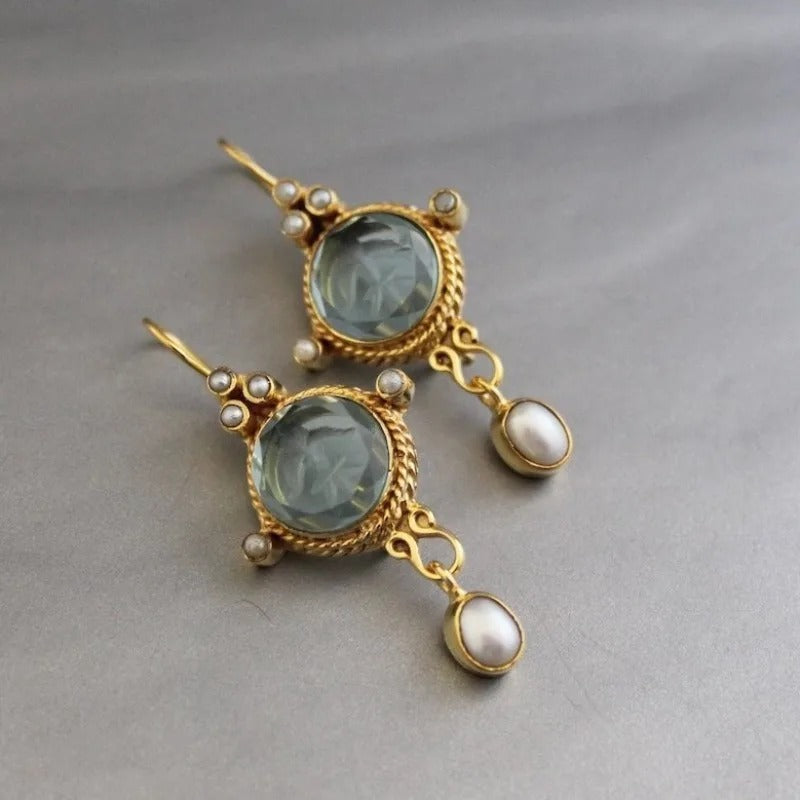 Pendientes Vintage en Vidrio Azul y Perlas