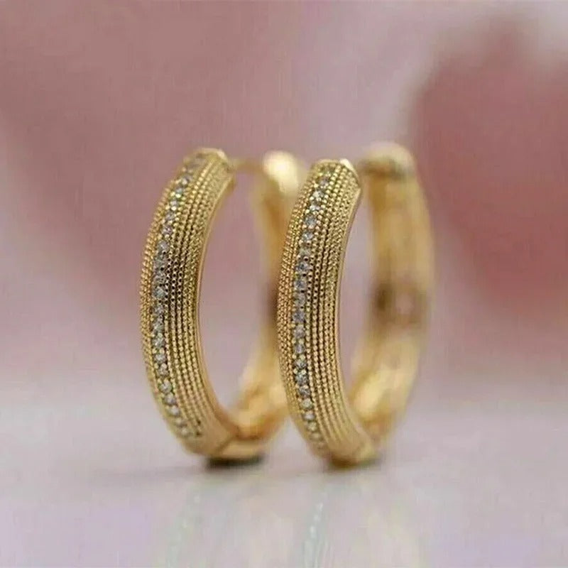 Pendientes de Oro Vintage con Patrón Elegante
