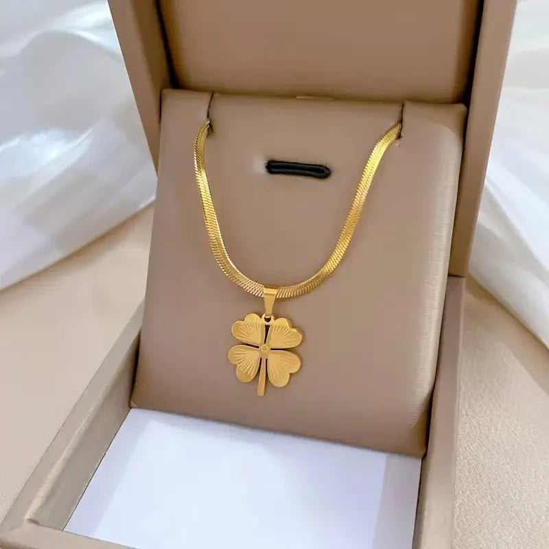 Collar de Trébol de Oro