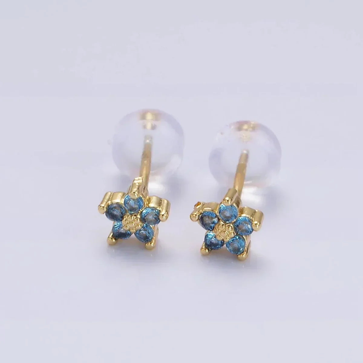 Pendientes de Uña con Flor Delicada