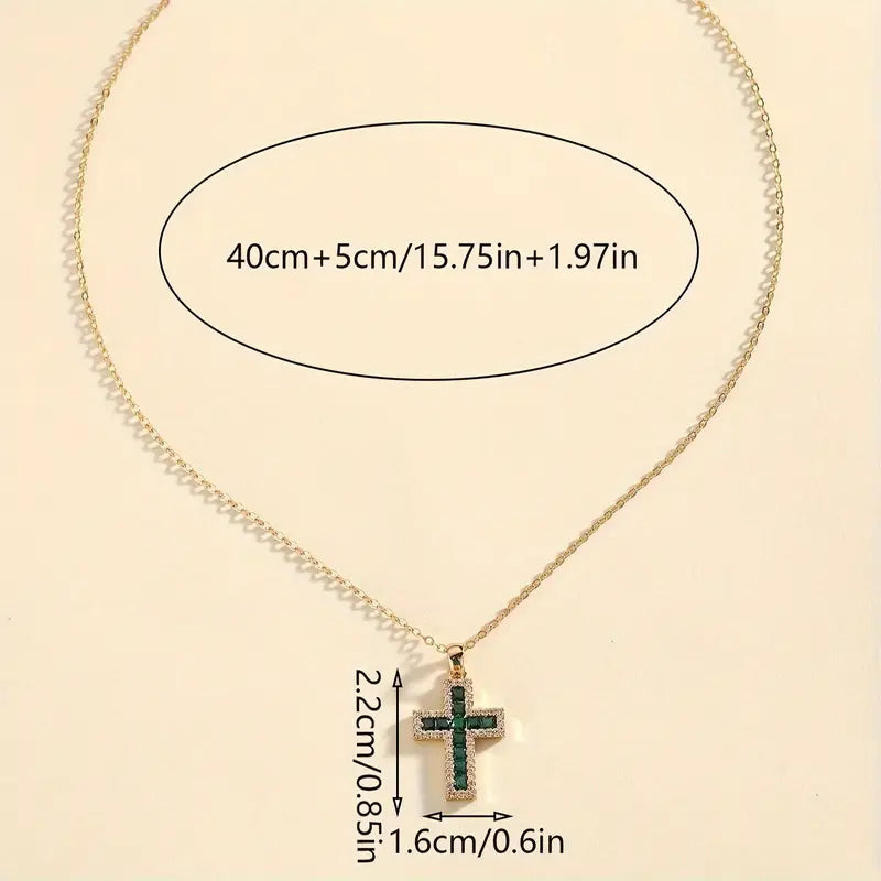Collar de oro con colgante de cruz de esmeralda solemne