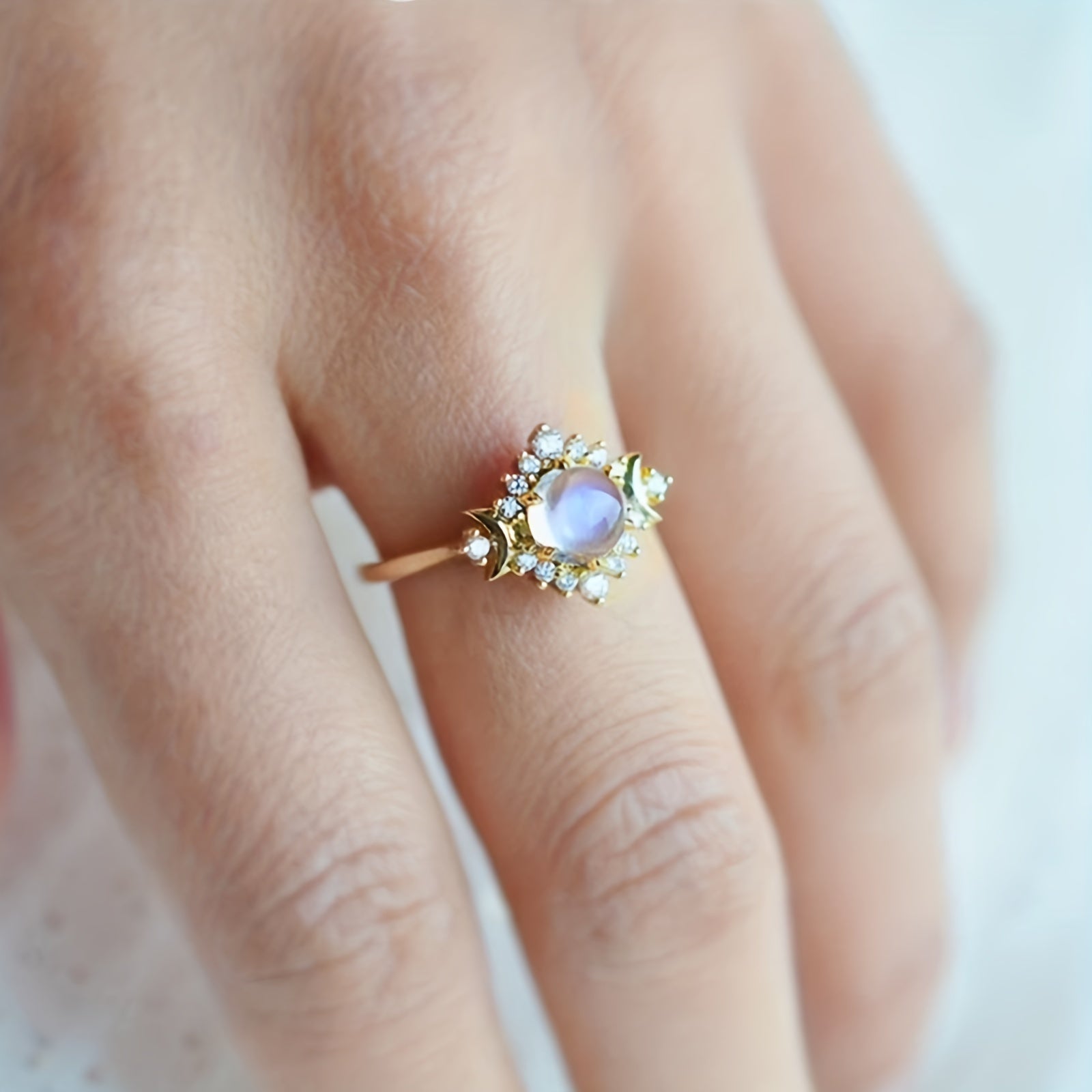 Anillo Sencillo con Piedra Luna