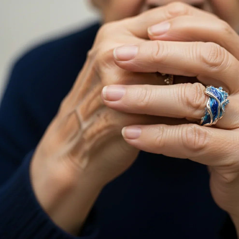 Anillo Vintage de Oro con Olas del Océano