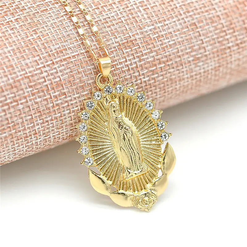 Collar con Colgante de la Virgen María