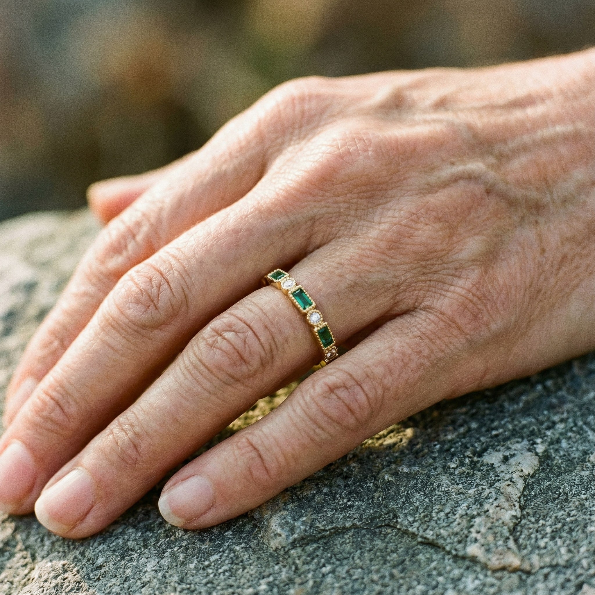 Anillo Vintage de Oro con Zirconia Verde