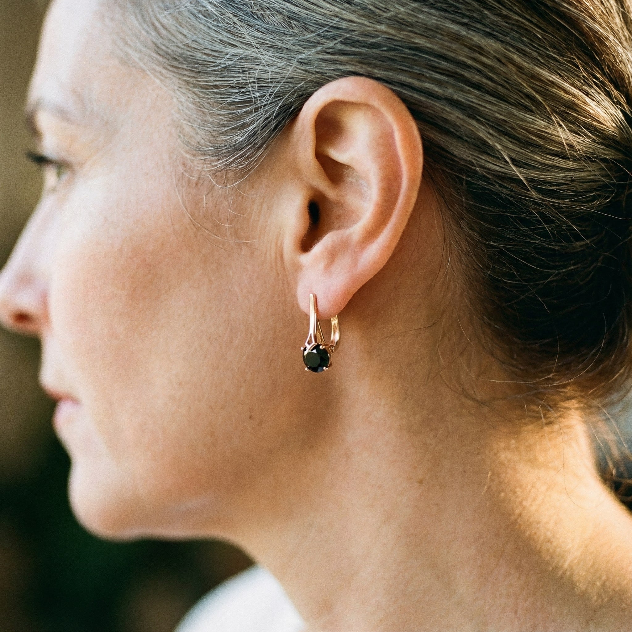 Pendientes Elegantes de Oro con Circonita Negra