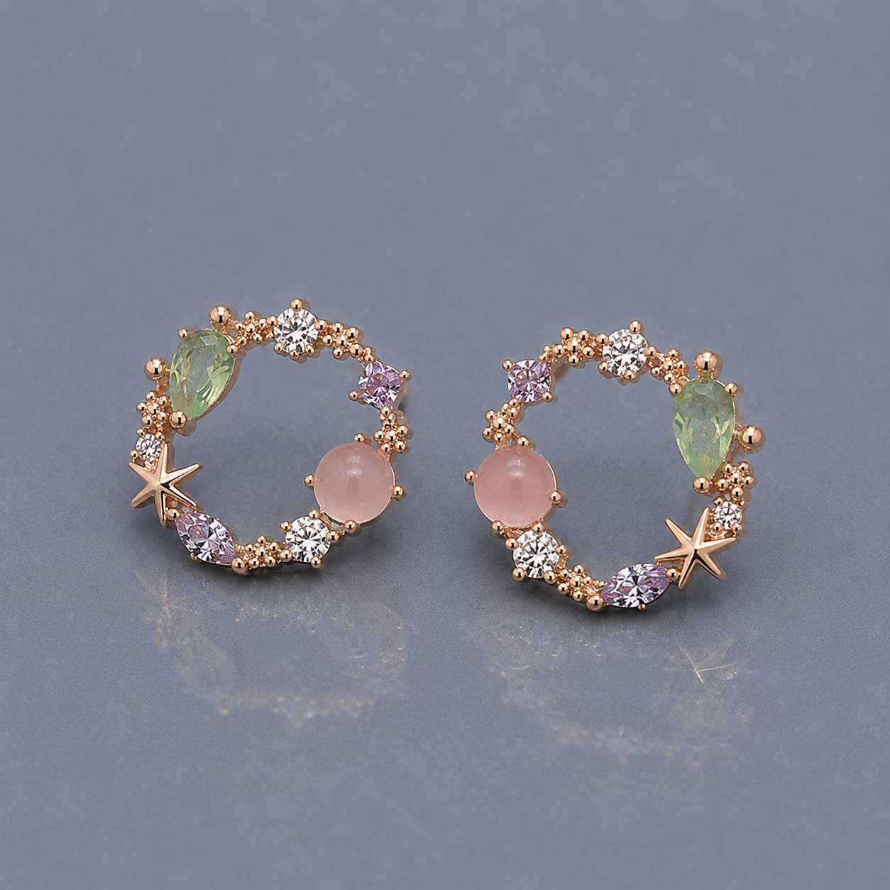 Pendiente floral con zirconia en oro