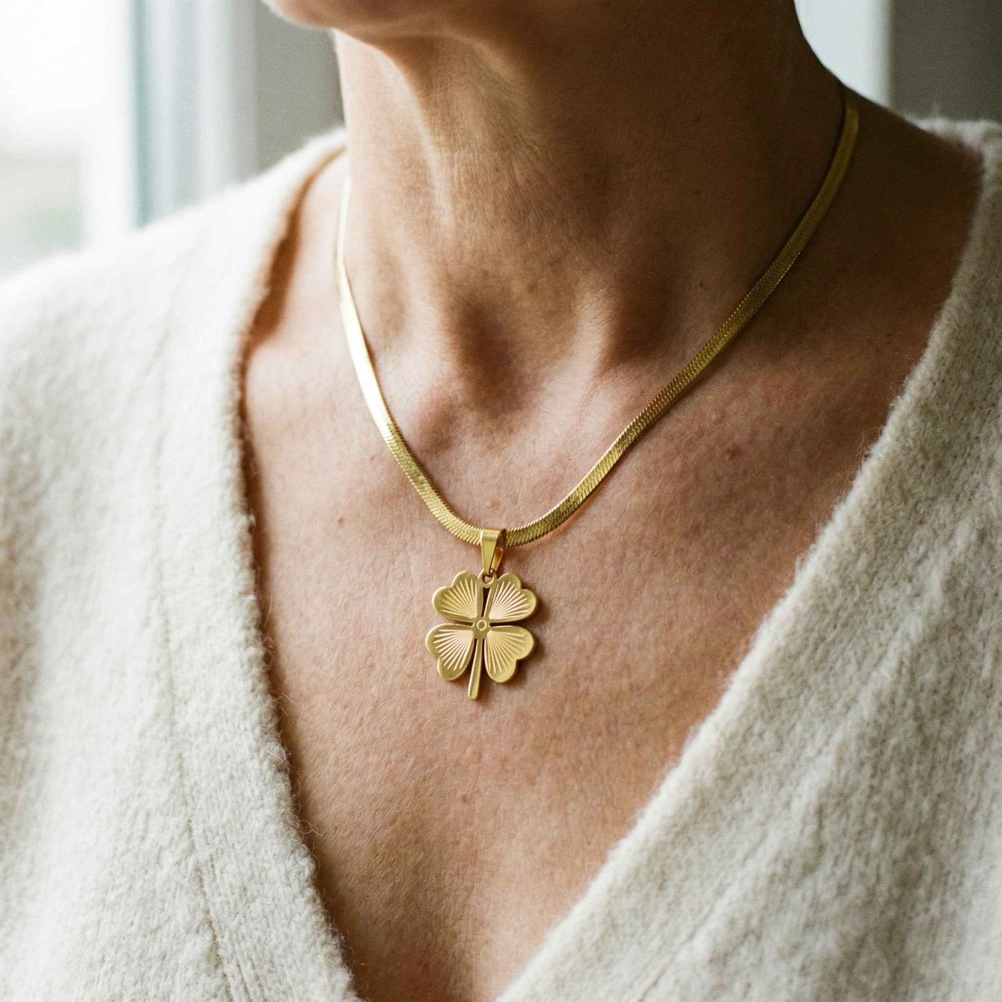 Collar de Trébol de Oro