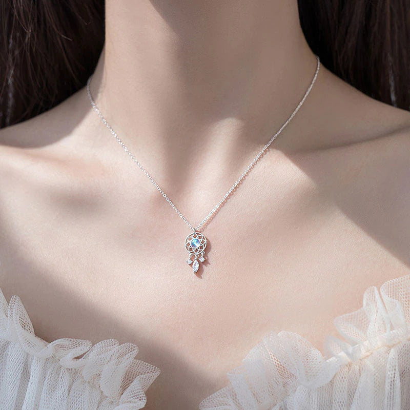Collar Atrapa Sueños de Cristal Luna Plateada