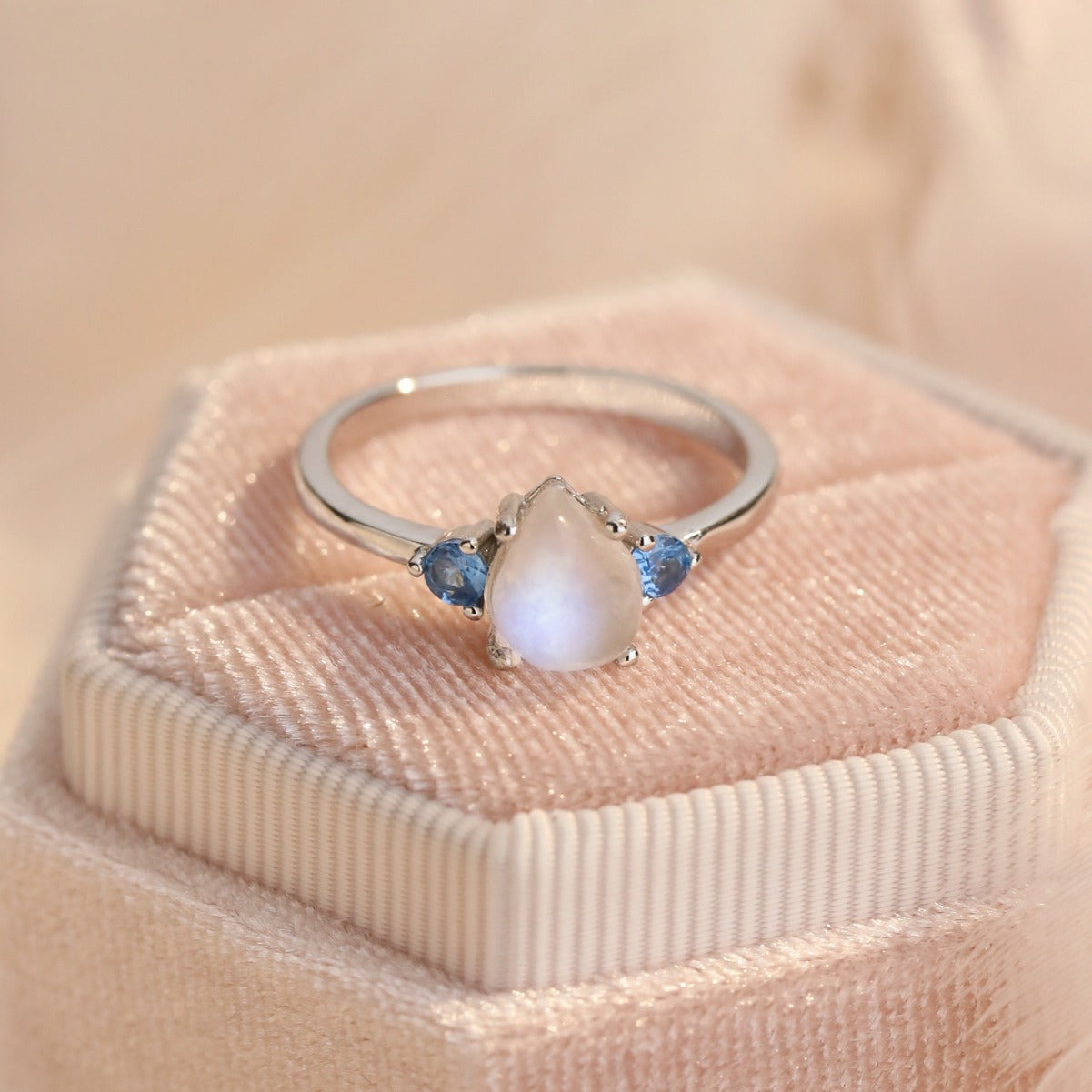 Anillo Louisa con Piedra Luna
