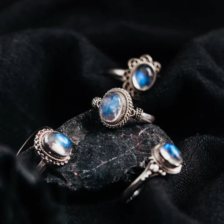 Anillo Luisa con Piedra de Luna
