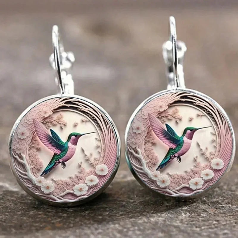 Collar con Colgante de Colibrí y Cúpula de Vidrio