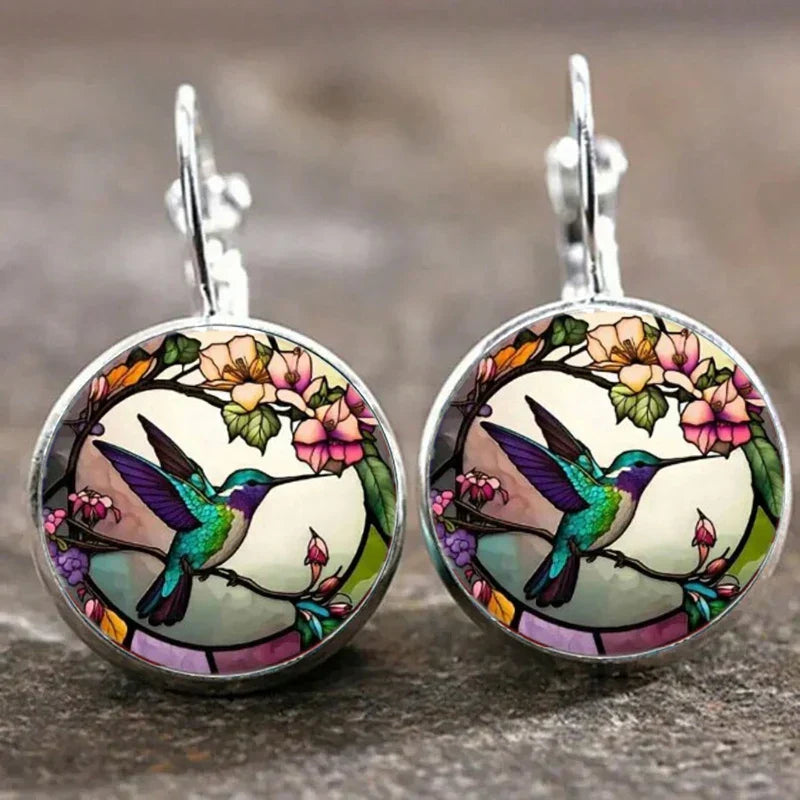 Collar con Colgante de Colibrí y Cúpula de Vidrio