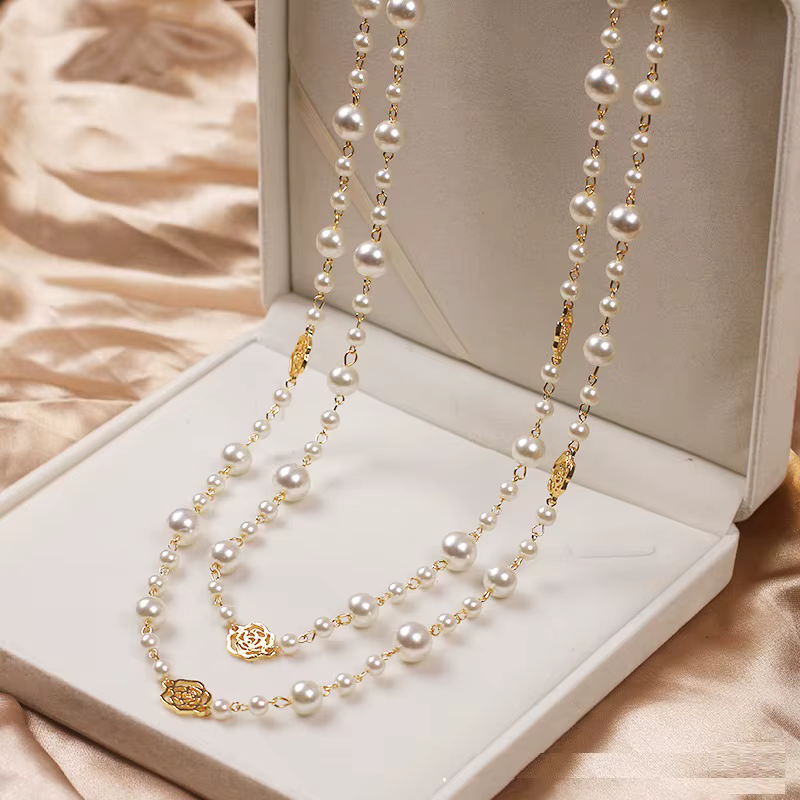 Collar Elegante de Oro con Perla