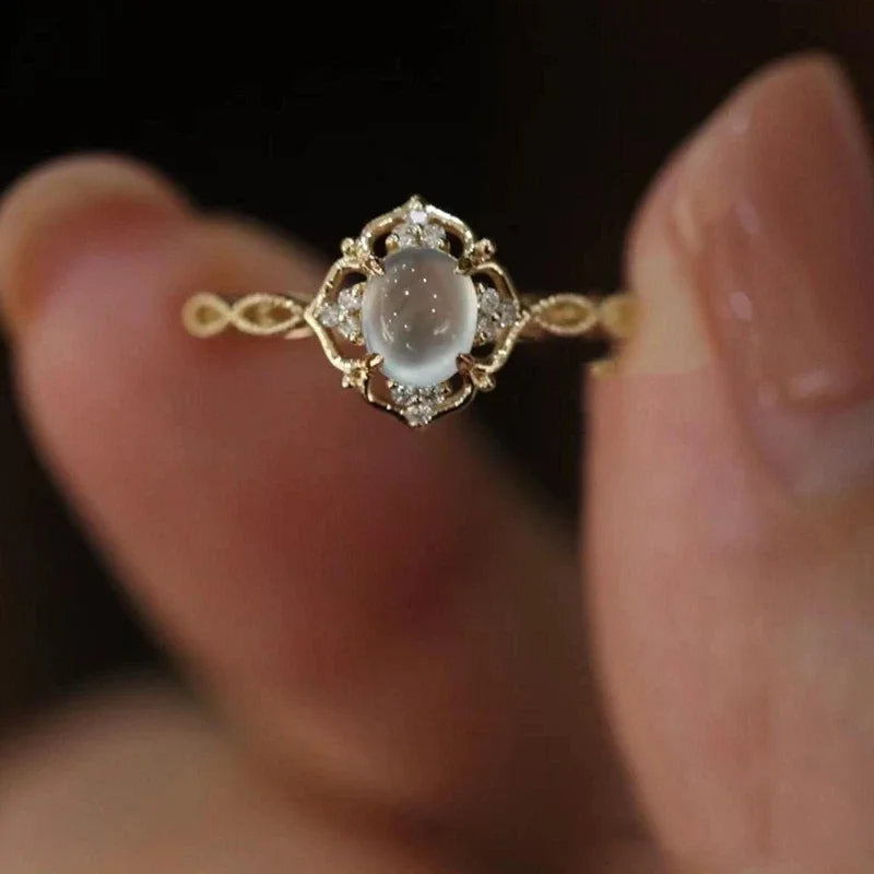 Anillo Mathilda con Piedra Luna